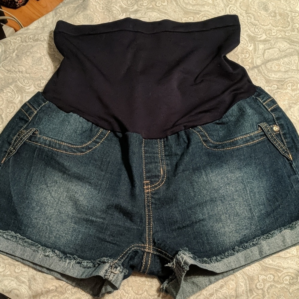 Maternity shorts